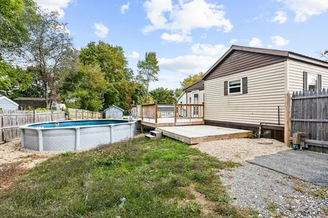 11 Evelyn Avenue Raymond NH 03077