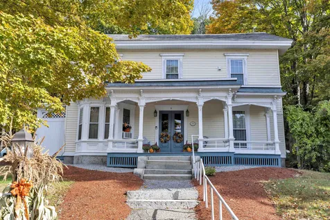 8 Parker Station Road Goffstown NH 03045