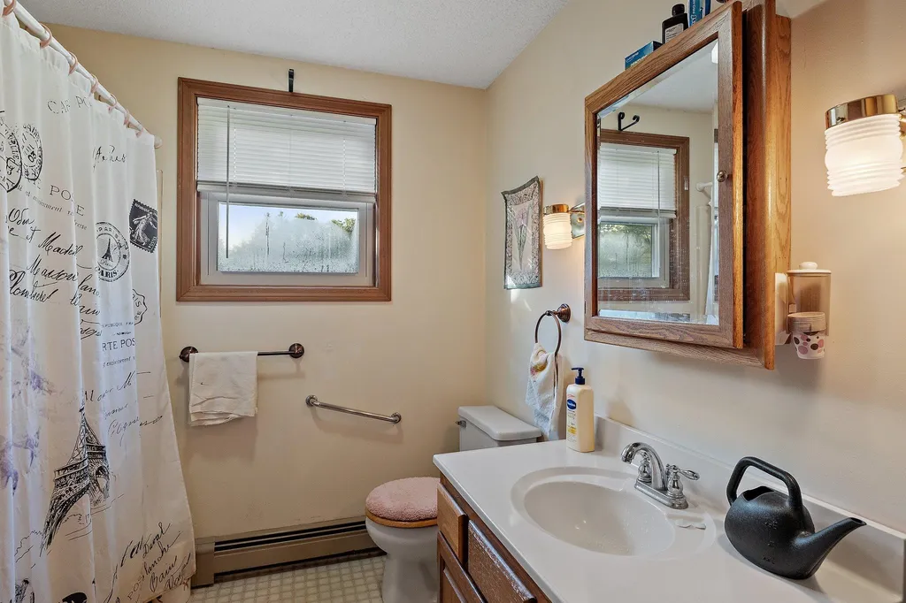 30 Sandogardy Pond Road Northfield NH 03276