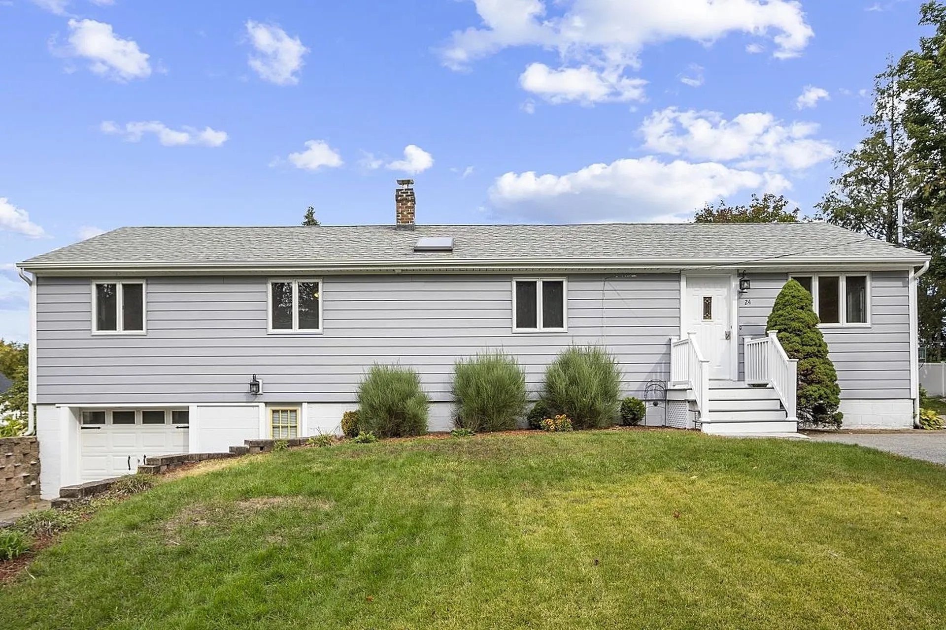 24 Maclarnon Road Salem NH 03079-3751