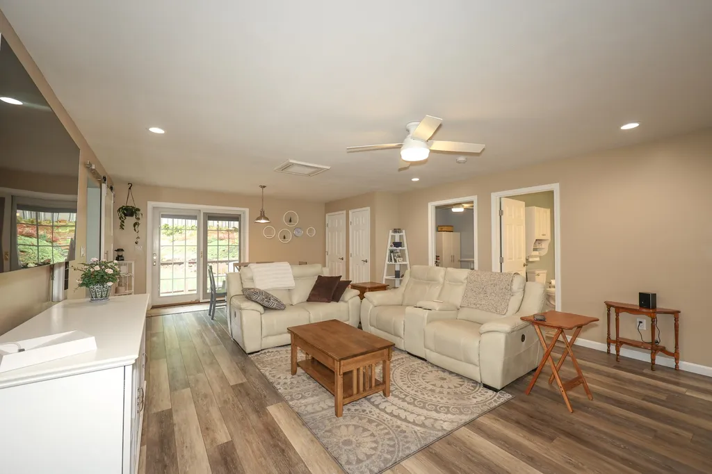6 Mercier Court Goffstown NH 03045