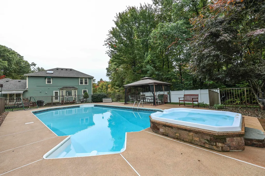 6 Mercier Court Goffstown NH 03045