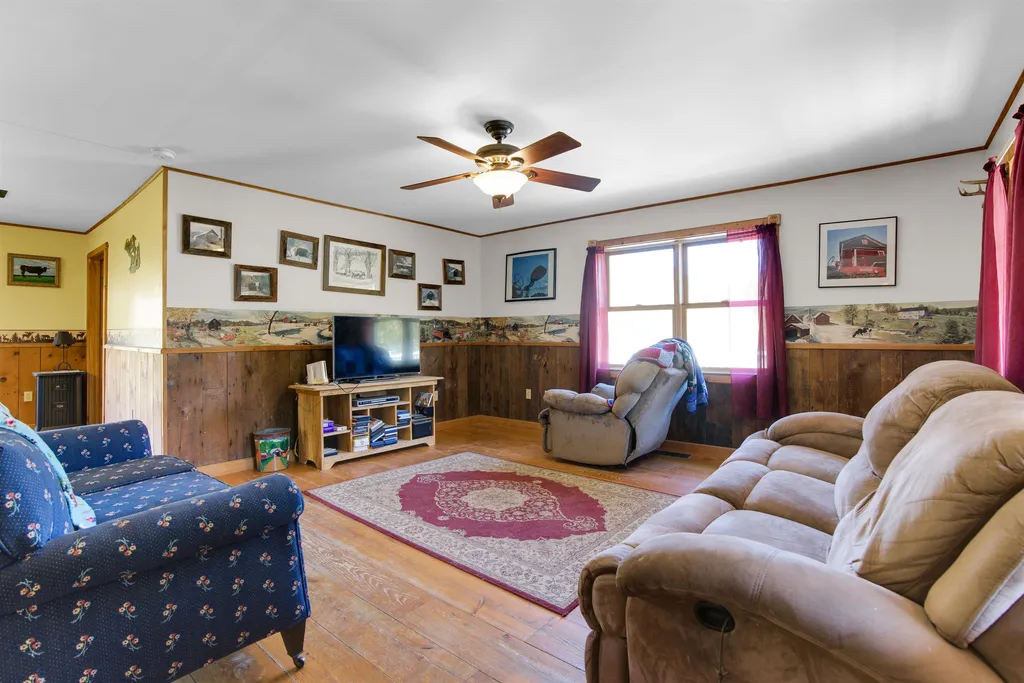 222 Monarch Hill Road Tunbridge VT 05077-9628