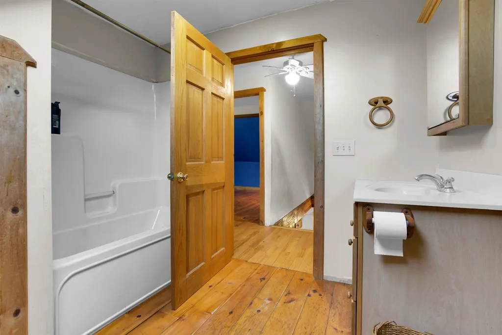 222 Monarch Hill Road Tunbridge VT 05077-9628