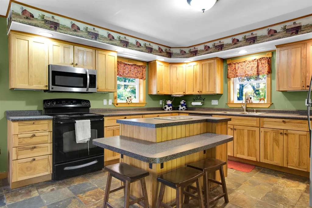 222 Monarch Hill Road Tunbridge VT 05077-9628