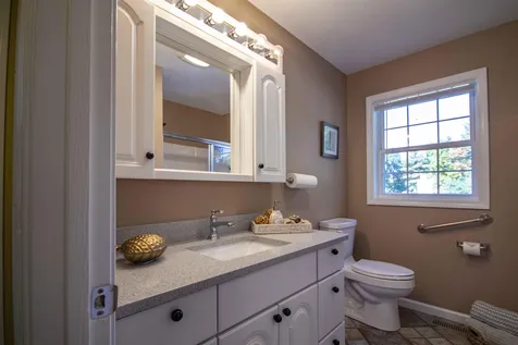 10 Ellsworth Lane Pelham NH 03076