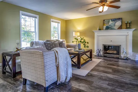 10 Ellsworth Lane Pelham NH 03076