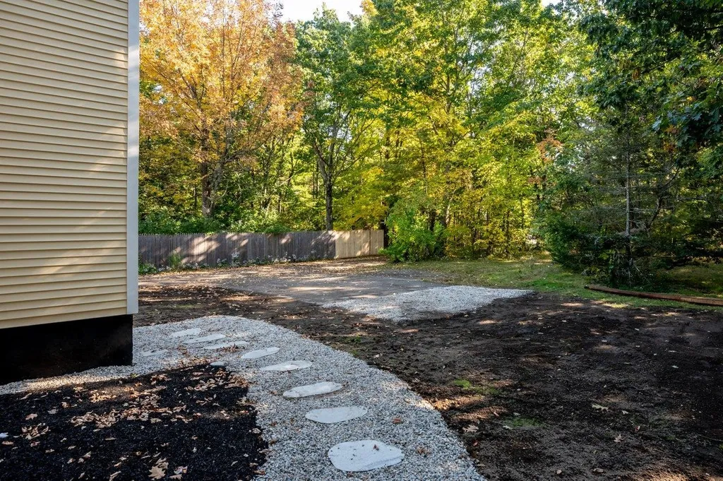 17 Lilac Lane Kennebunk ME 04043