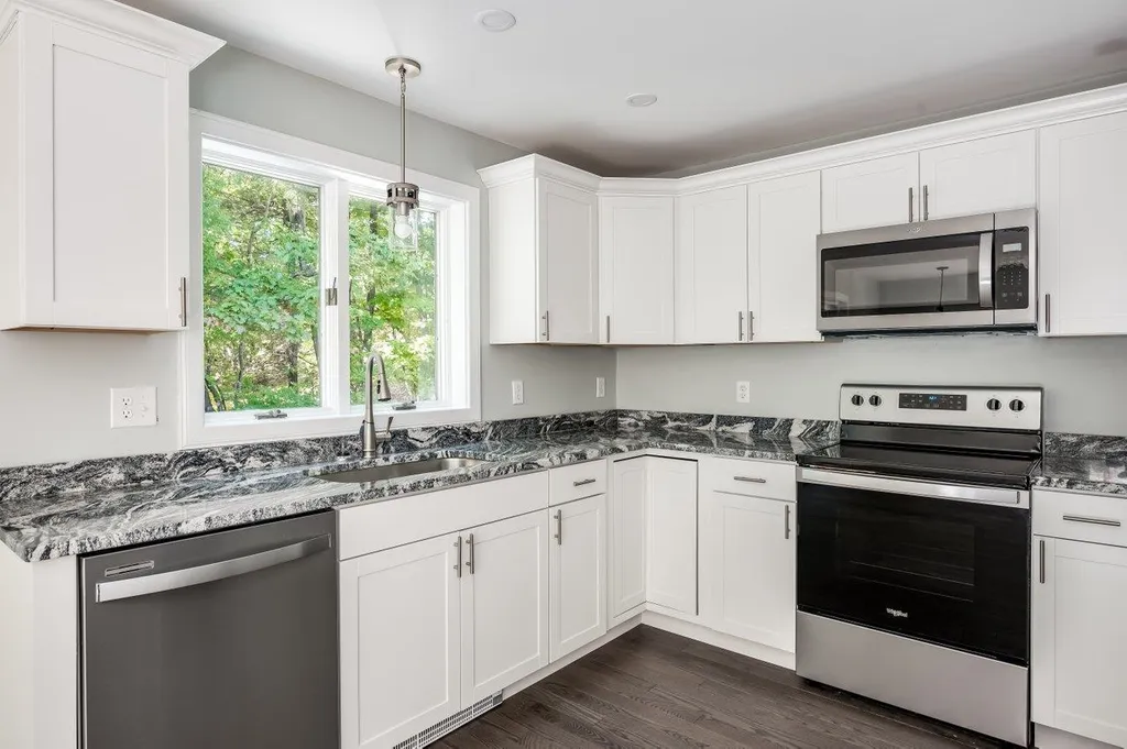 17 Lilac Lane Kennebunk ME 04043