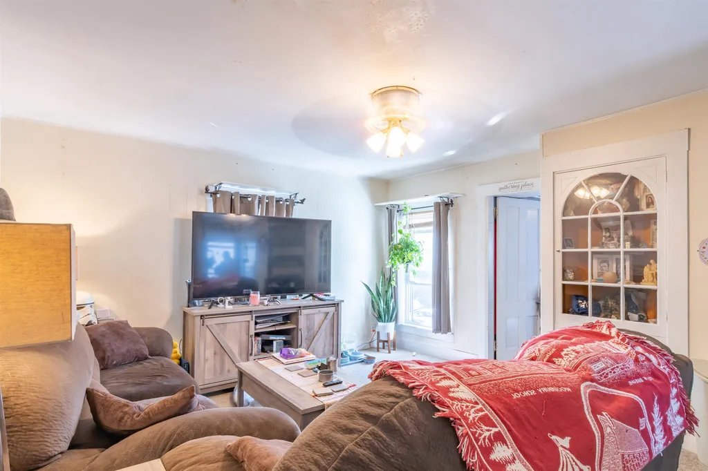 16 Hanover Street Nashua NH 03060