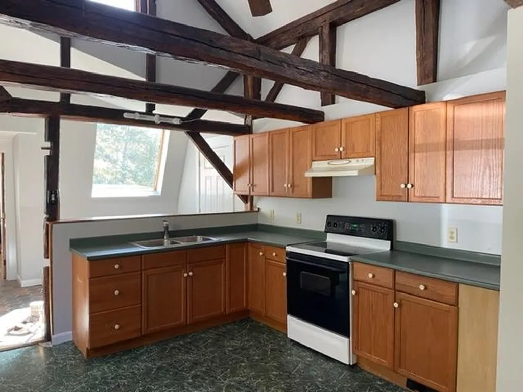 276 Dearborn Road Auburn NH 03032
