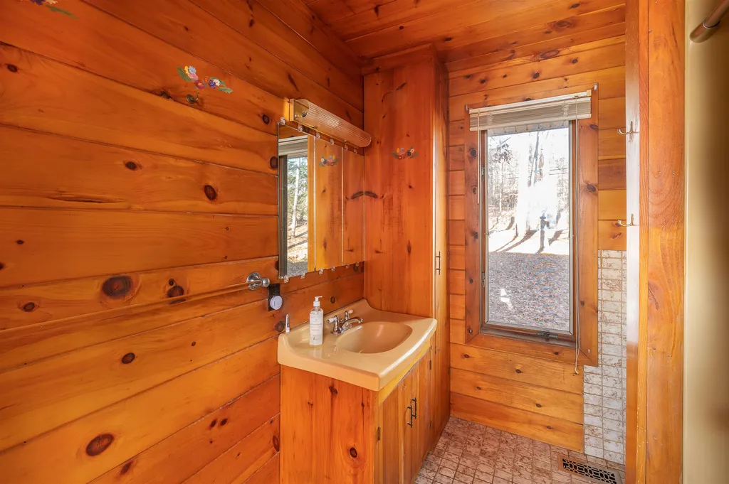 90 Champion Hill Road Effingham NH 03882