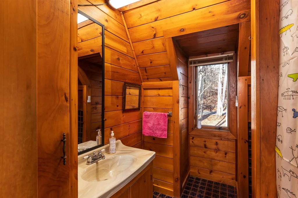90 Champion Hill Road Effingham NH 03882