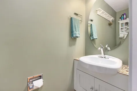 3 Moonlight Drive Newmarket NH 03857