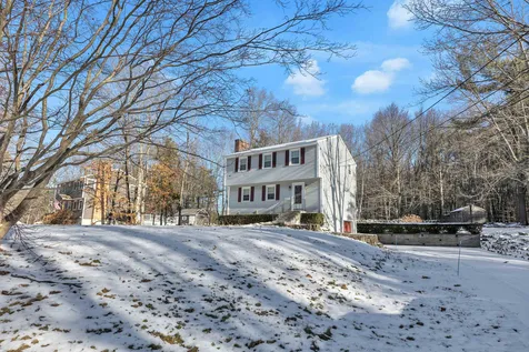 10 Taryn Road Derry NH 03038
