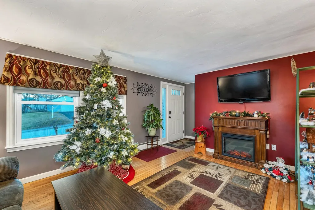 94 Warren Street Laconia NH 03246
