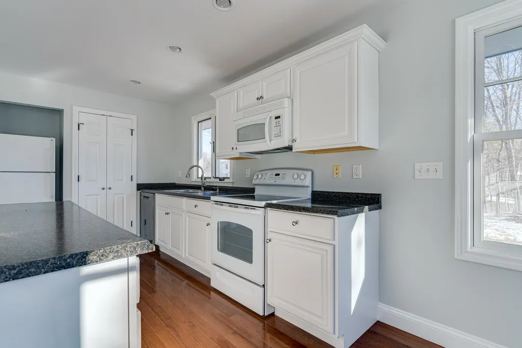 16-18 Hobart Street Exeter NH 03833