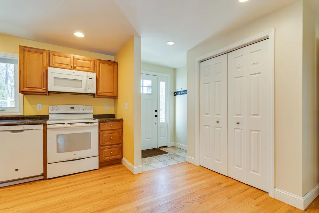 16-18 Hobart Street Exeter NH 03833