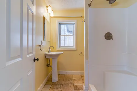 16-18 Hobart Street Exeter NH 03833