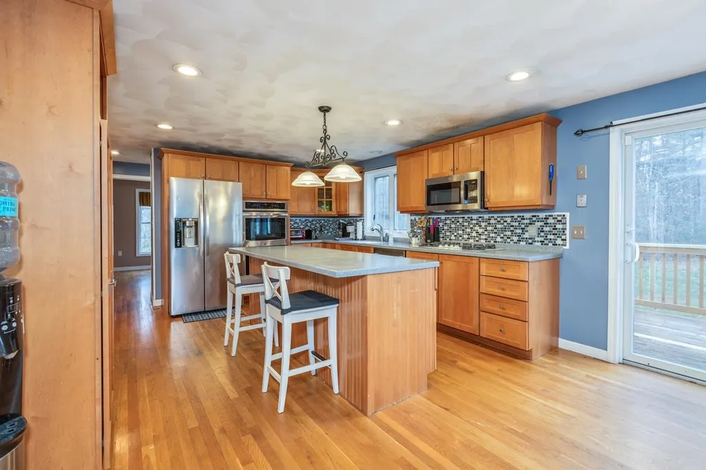 35 Sycamore Street Pelham NH 03076