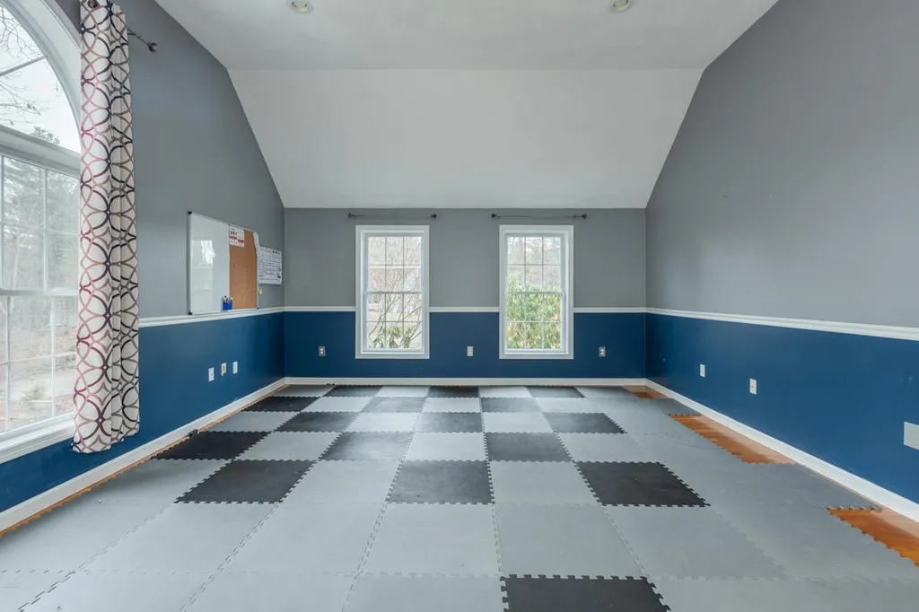 35 Sycamore Street Pelham NH 03076