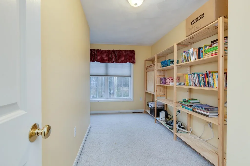 35 Sycamore Street Pelham NH 03076