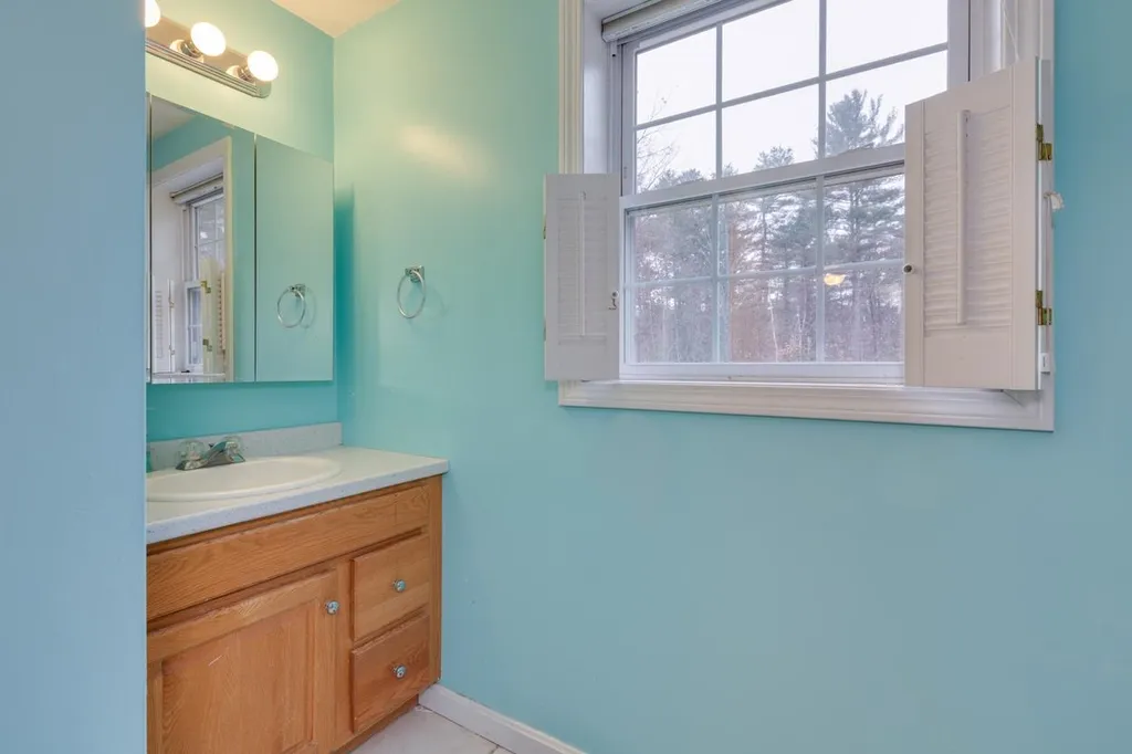 35 Sycamore Street Pelham NH 03076