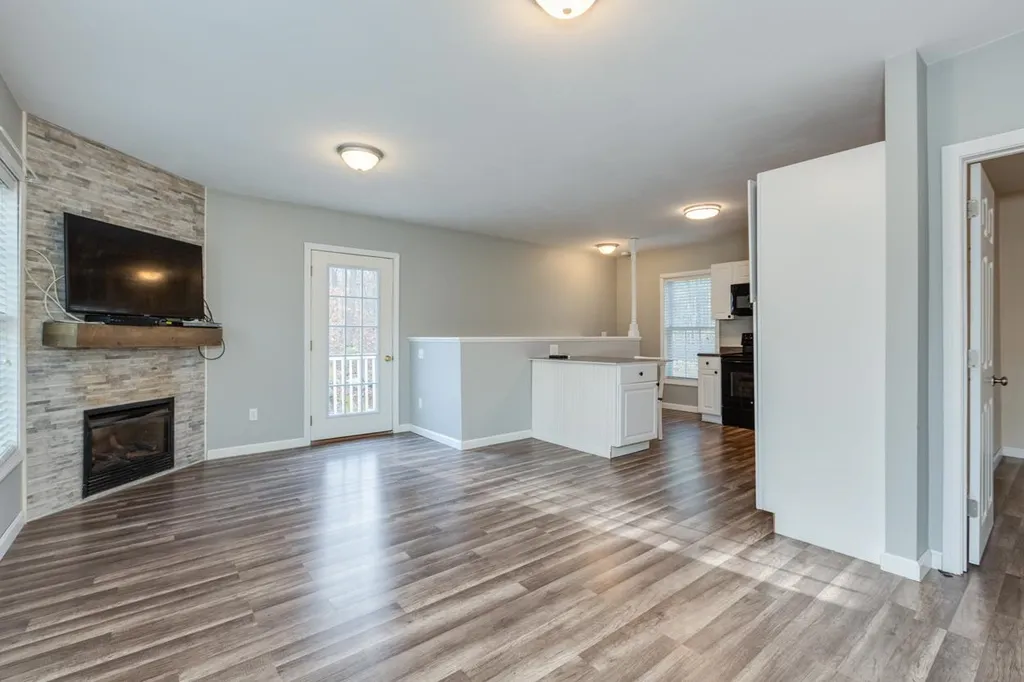 35 Sycamore Street Pelham NH 03076