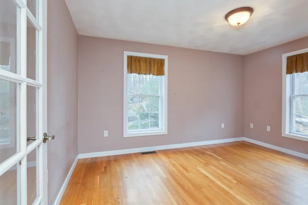 35 Sycamore Street Pelham NH 03076