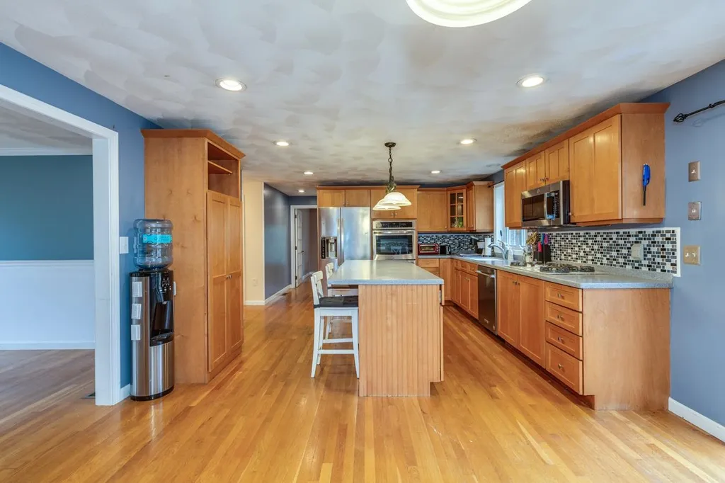 35 Sycamore Street Pelham NH 03076