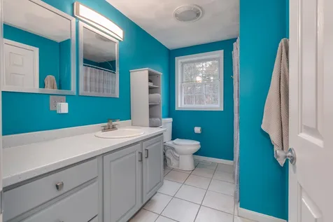 35 Sycamore Street Pelham NH 03076