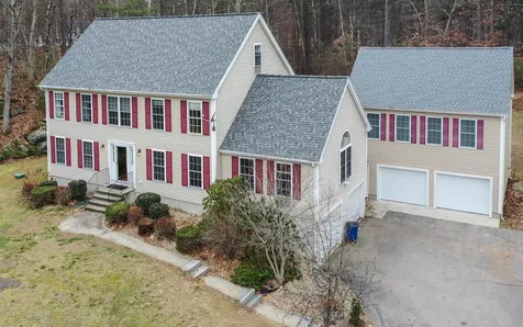 35 Sycamore Street Pelham NH 03076