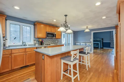 35 Sycamore Street Pelham NH 03076
