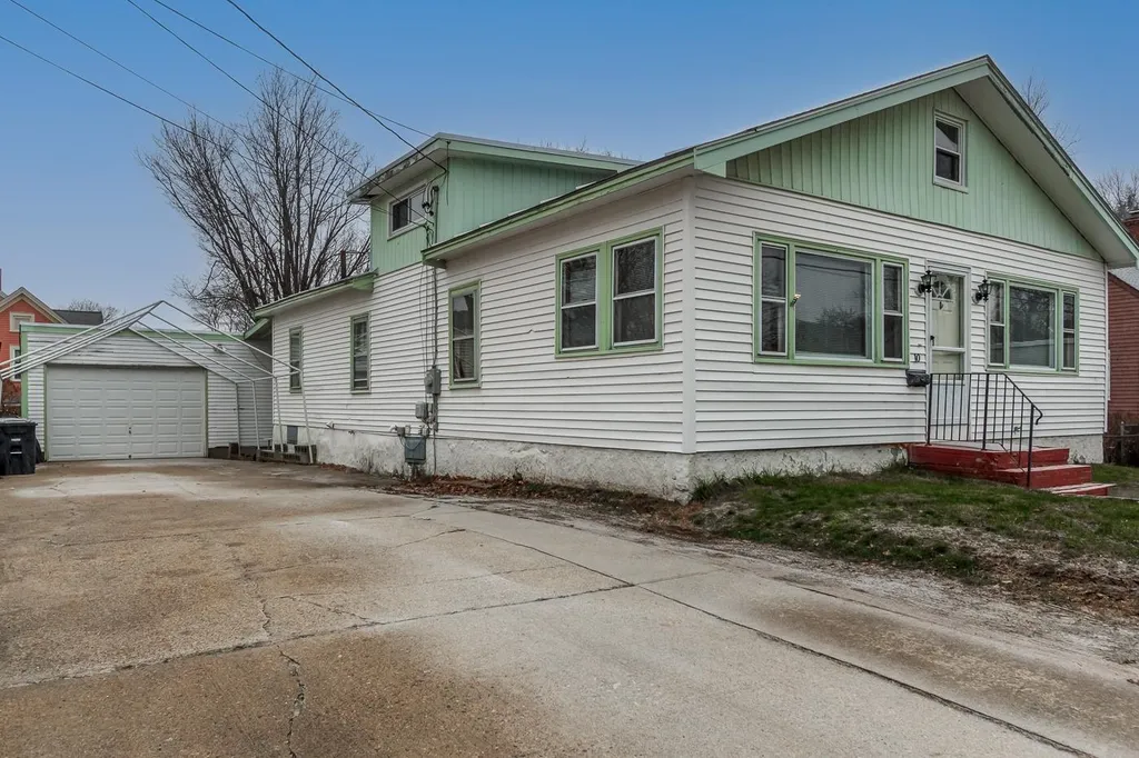 10 Cushing Avenue Nashua NH 03064