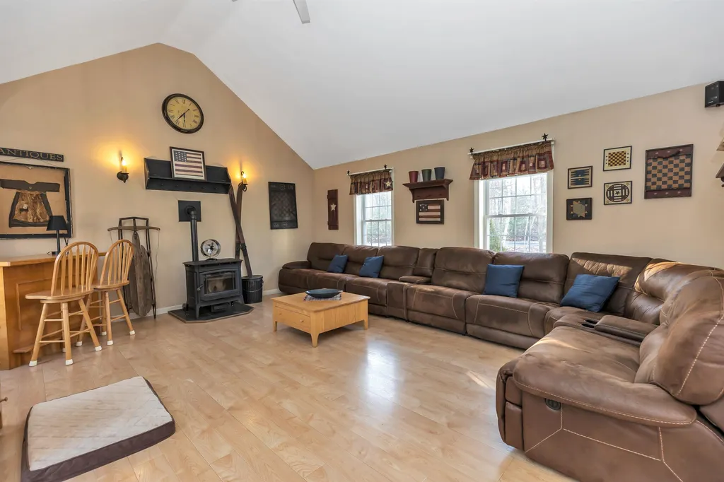 14 Laurel Road Hooksett NH 03106