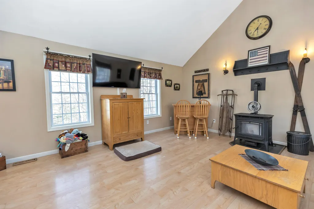 14 Laurel Road Hooksett NH 03106
