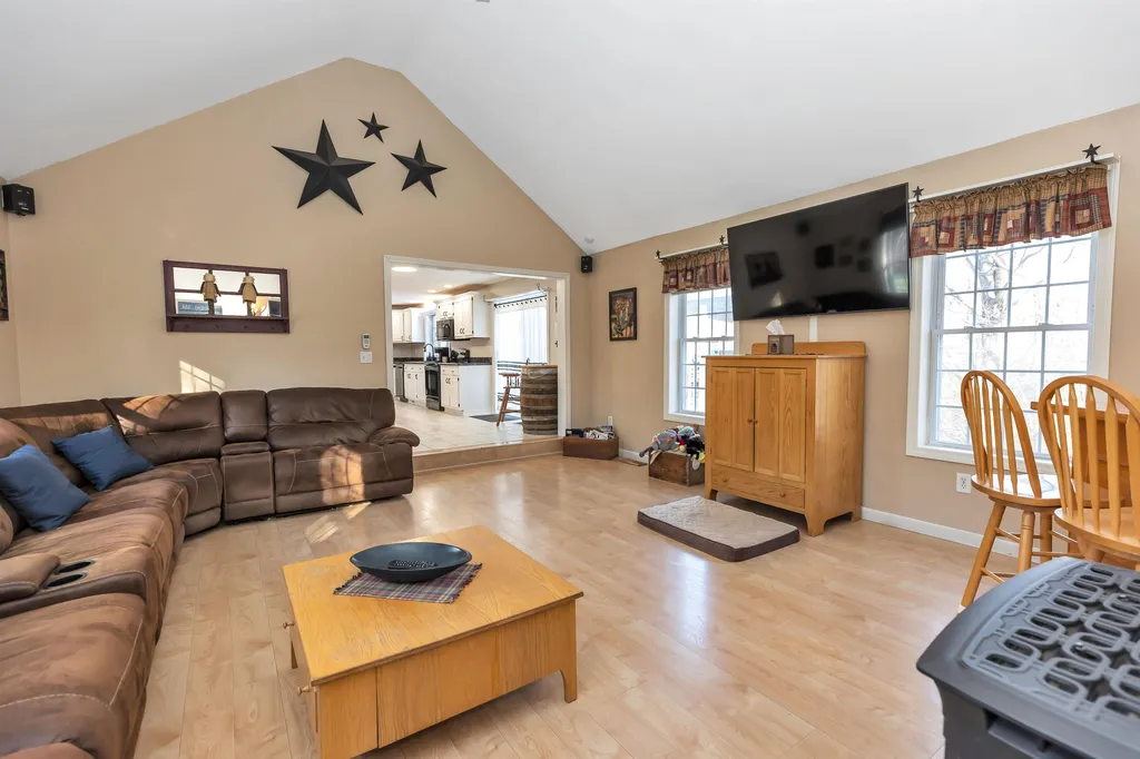 14 Laurel Road Hooksett NH 03106