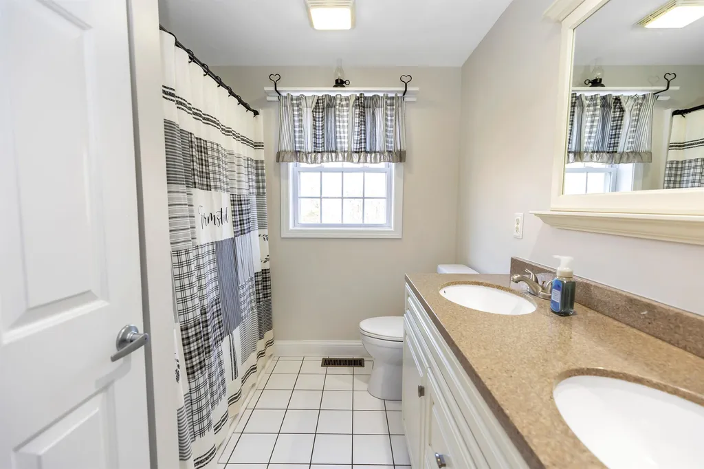 14 Laurel Road Hooksett NH 03106