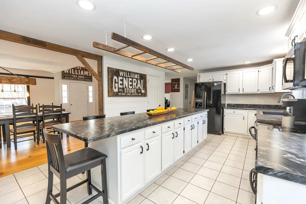 14 Laurel Road Hooksett NH 03106