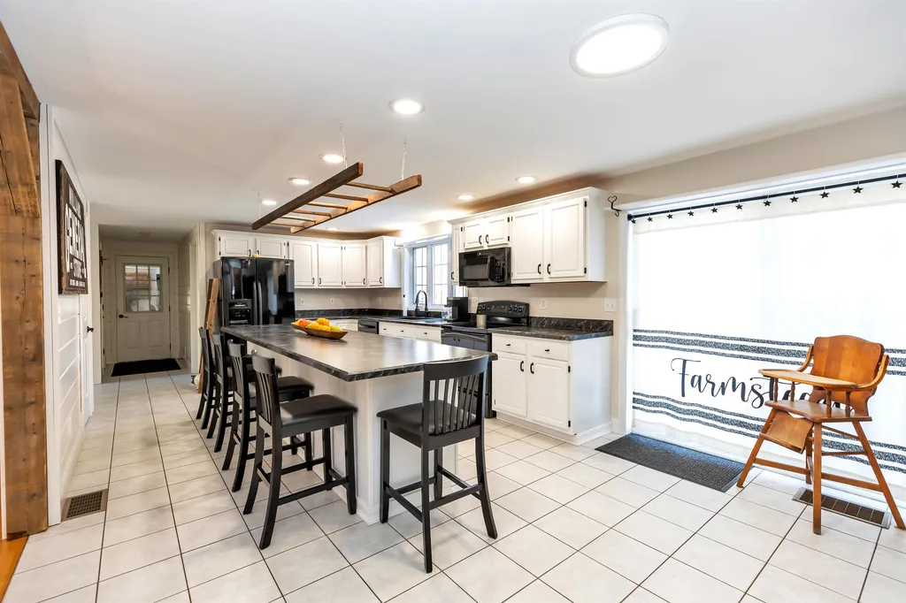 14 Laurel Road Hooksett NH 03106