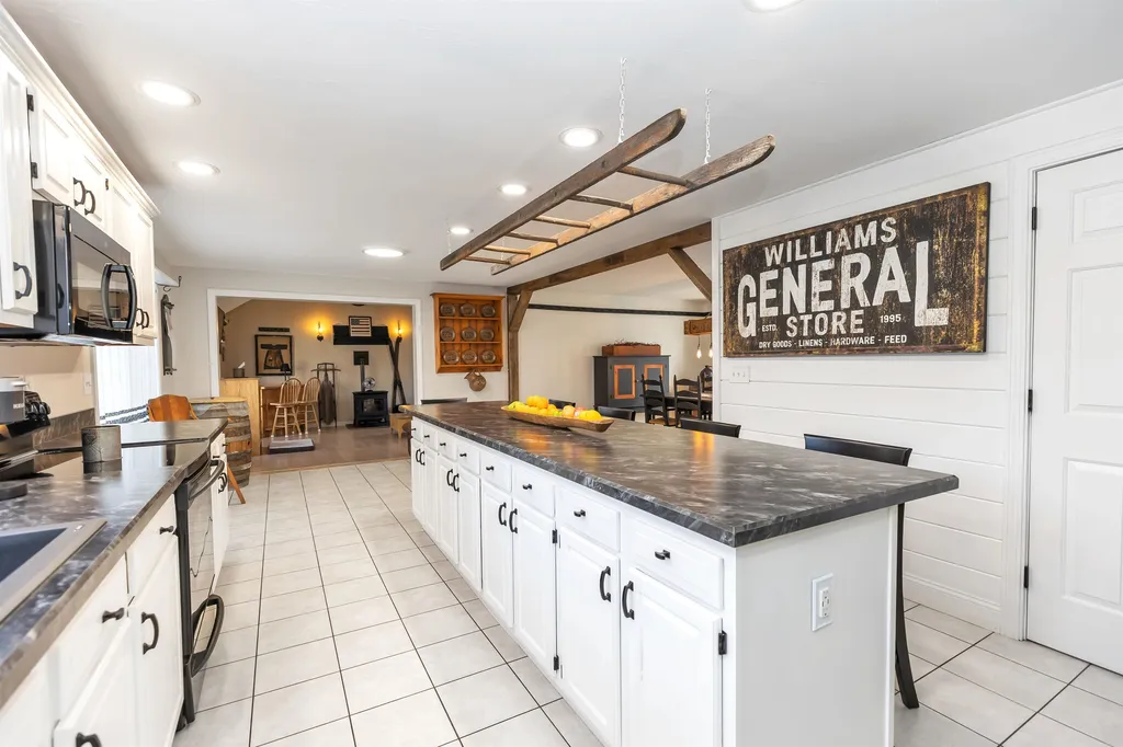14 Laurel Road Hooksett NH 03106