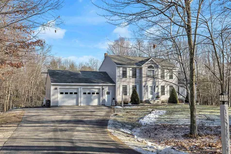 14 Laurel Road Hooksett NH 03106