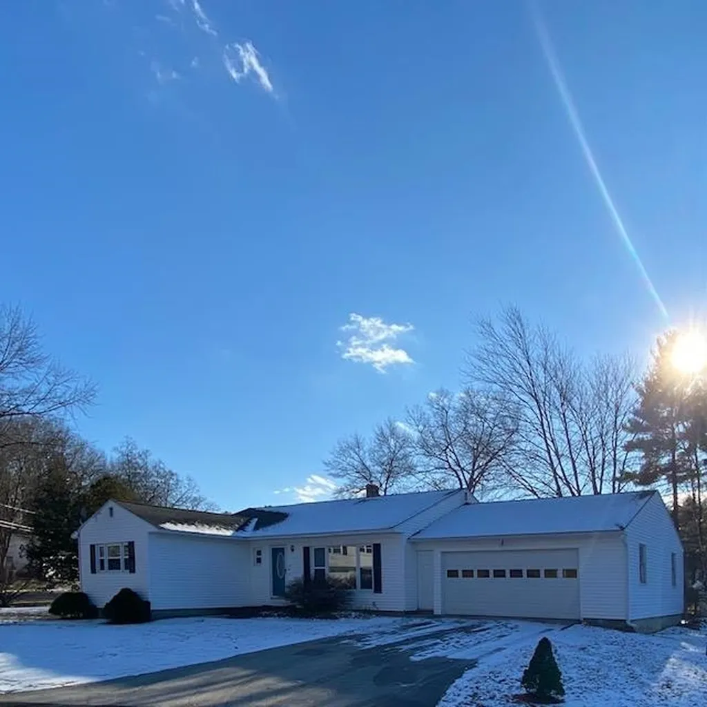 17 Raleigh Drive Nashua NH 03062
