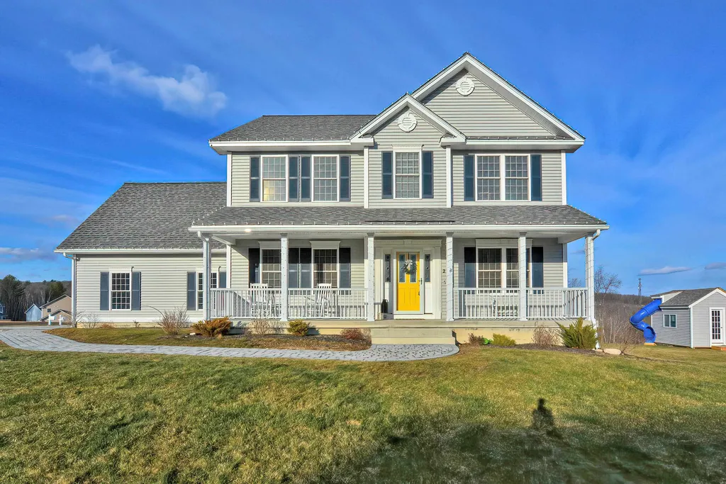 2 Sophie Circle Hooksett NH 03106
