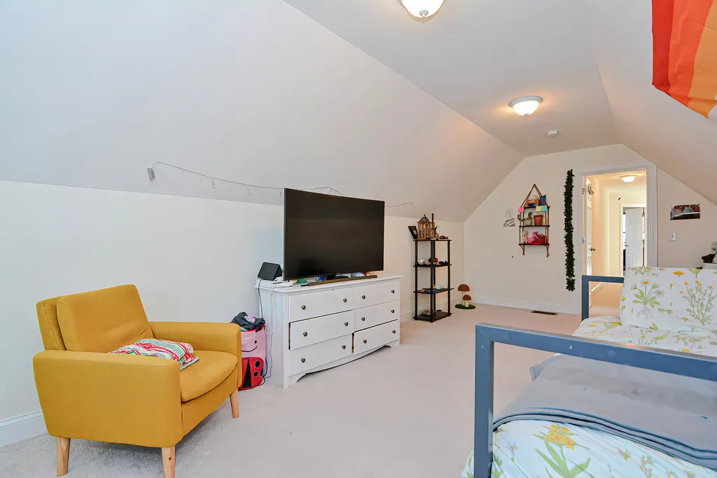2 Sophie Circle Hooksett NH 03106