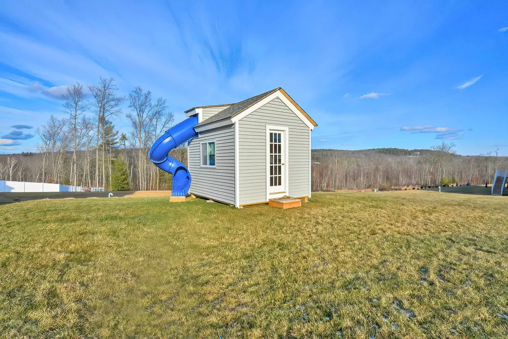 2 Sophie Circle Hooksett NH 03106