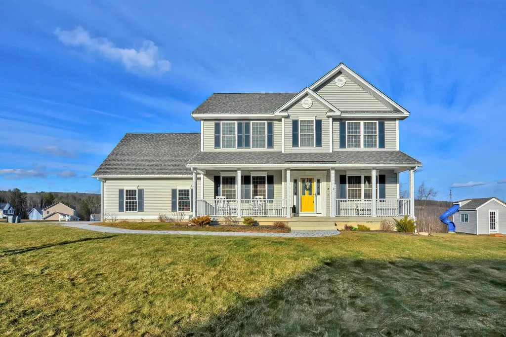 2 Sophie Circle Hooksett NH 03106