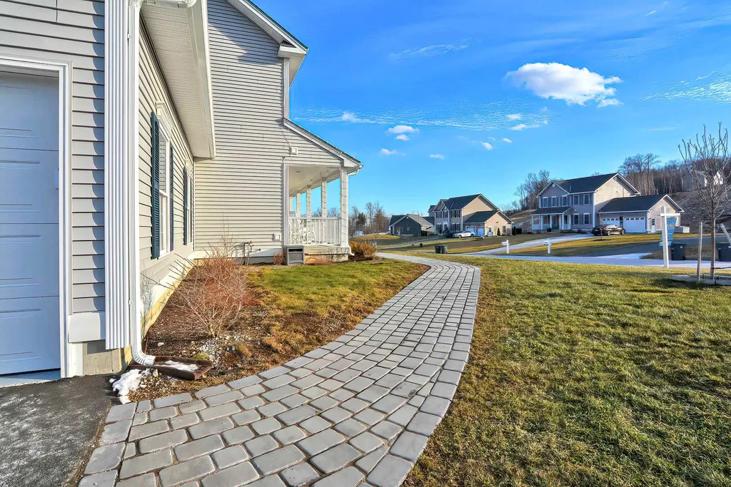 2 Sophie Circle Hooksett NH 03106