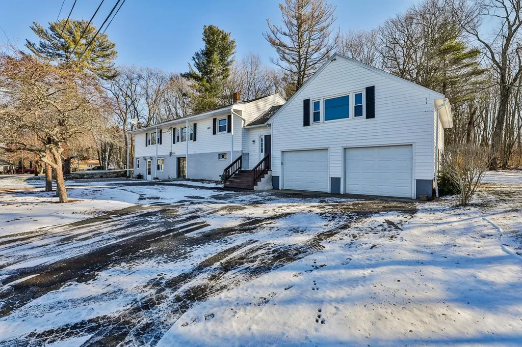 14 Captains Drive Salem NH 03079