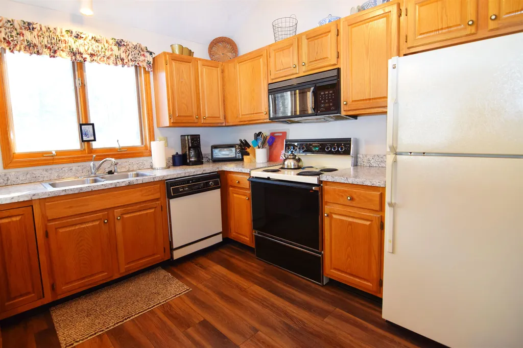 17 Pinehills Lane Lincoln NH 03251